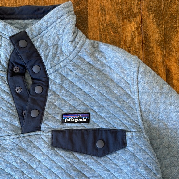 Patagonia Tops - Patagonia organic cotton quilt pullover.